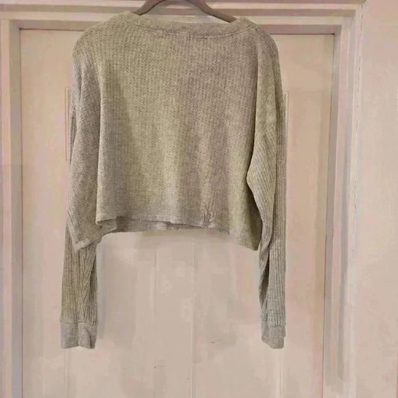 Forever21 Long Sleeve Crop Top Size Medium Grey - Picture 2 of 6